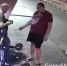 Двое взрослых мужчин сломали прокатный самокат в Армавире и попали на видео - GorodArmavir.Ru