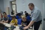 Школьники Армавира на каникулах изучают программирование роботов