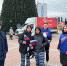 В Армавире в канун Дня Конституции Российской Федерации горожанам подарили флаги и ленты с триколором - Муниципальный вестник Армавира