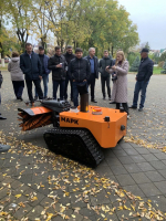 Сегодня в парке Победы работал МАРК — Многофункциональный Автономный Роботизированный Комплекс