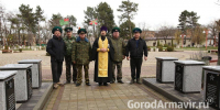 В Сквере воинов - пограничников в Армавире установили 6 капсул с землей с полей сражений - GorodArmavir.Ru