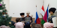 Коллекционер и представитель линейного казачества Игорь Климушин провёл экскурсию для третьеклассников школы № 13 - Армавирский Собеседник