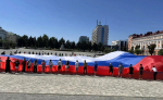 На площади в Армавире развернули огромный триколор в честь Дня Государственного флага